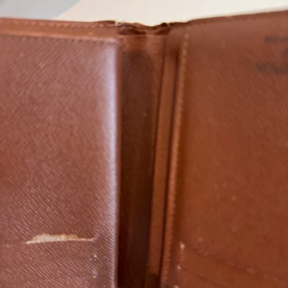 LOUIS VUITTON VIENNOIS MONOGRAM WALLET - Picture 4 of 15